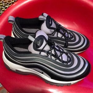 Grey and black Nike kids size 5Y